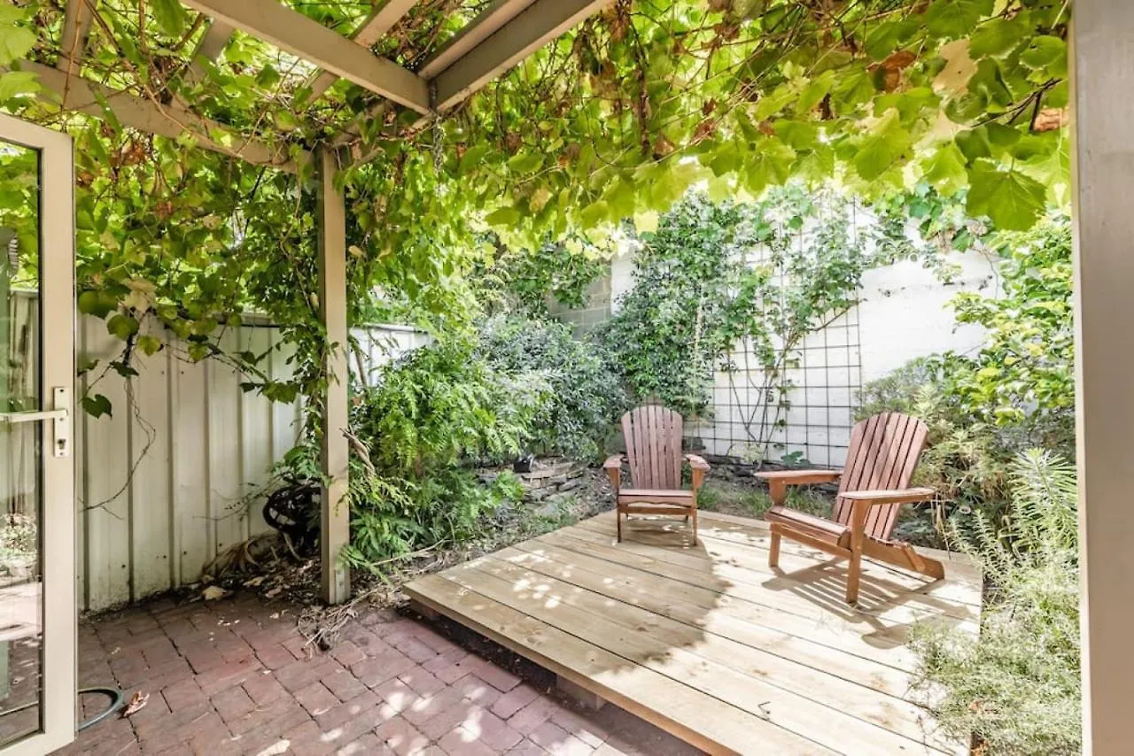 Holiday home Stylish And Modern 2 Bedroom Townhouse In Claxton Adelaide Australia